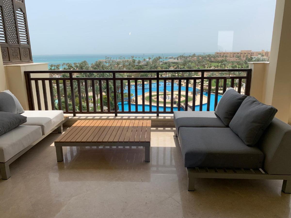 Steigenberger Aldau Beach Hotel Hurghada Esterno foto Balcony of a suite at the Hilton Sharm El Sheikh Resort