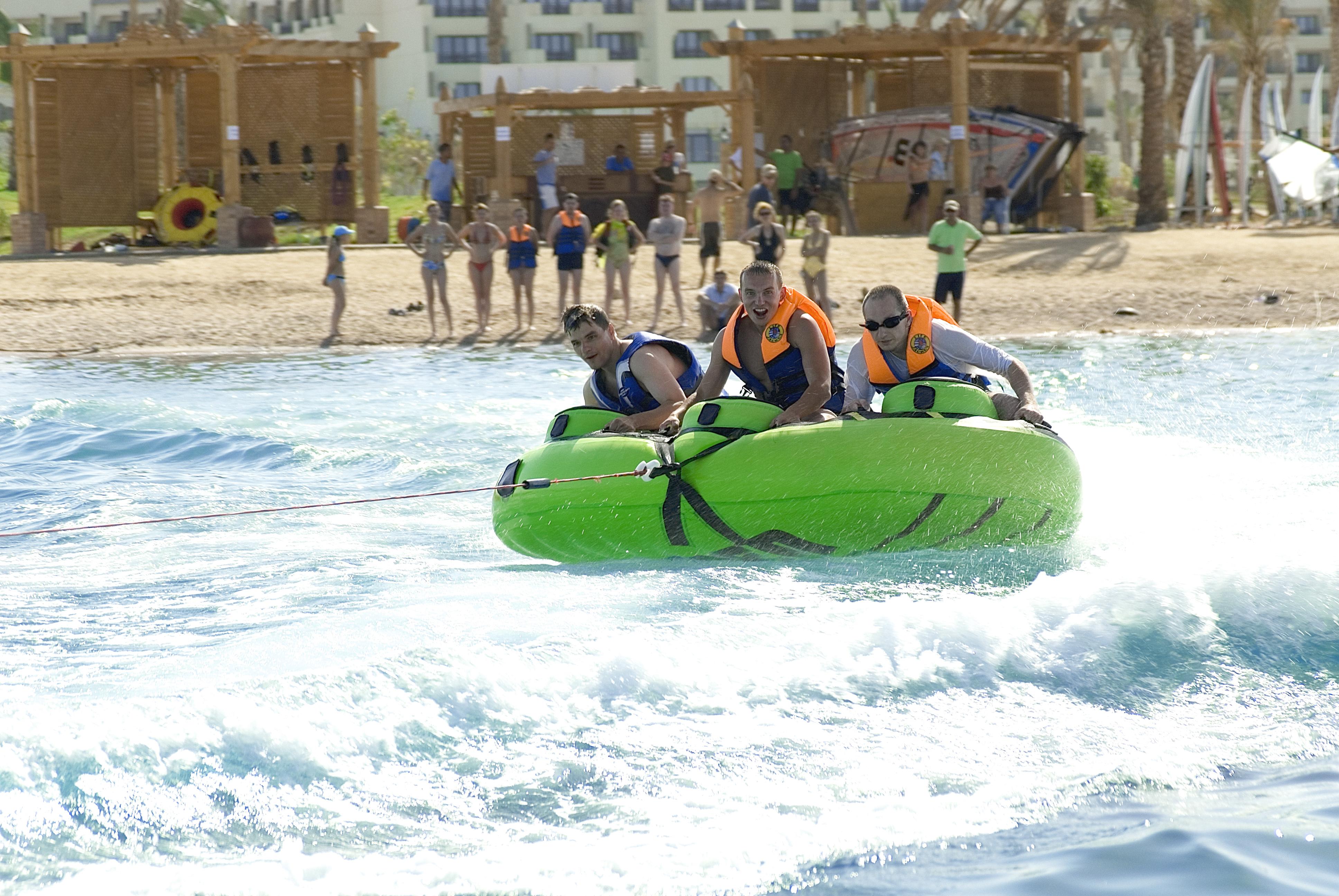 Steigenberger Aldau Beach Hotel Hurghada Esterno foto Tubing in Egypt