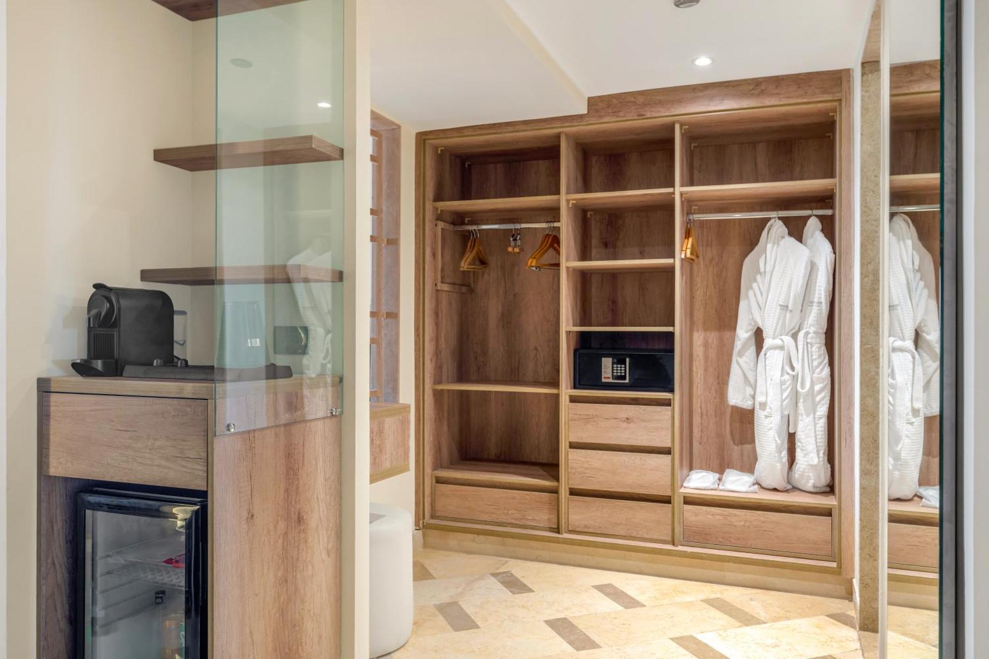 Steigenberger Aldau Beach Hotel Hurghada Esterno foto A walk-in closet